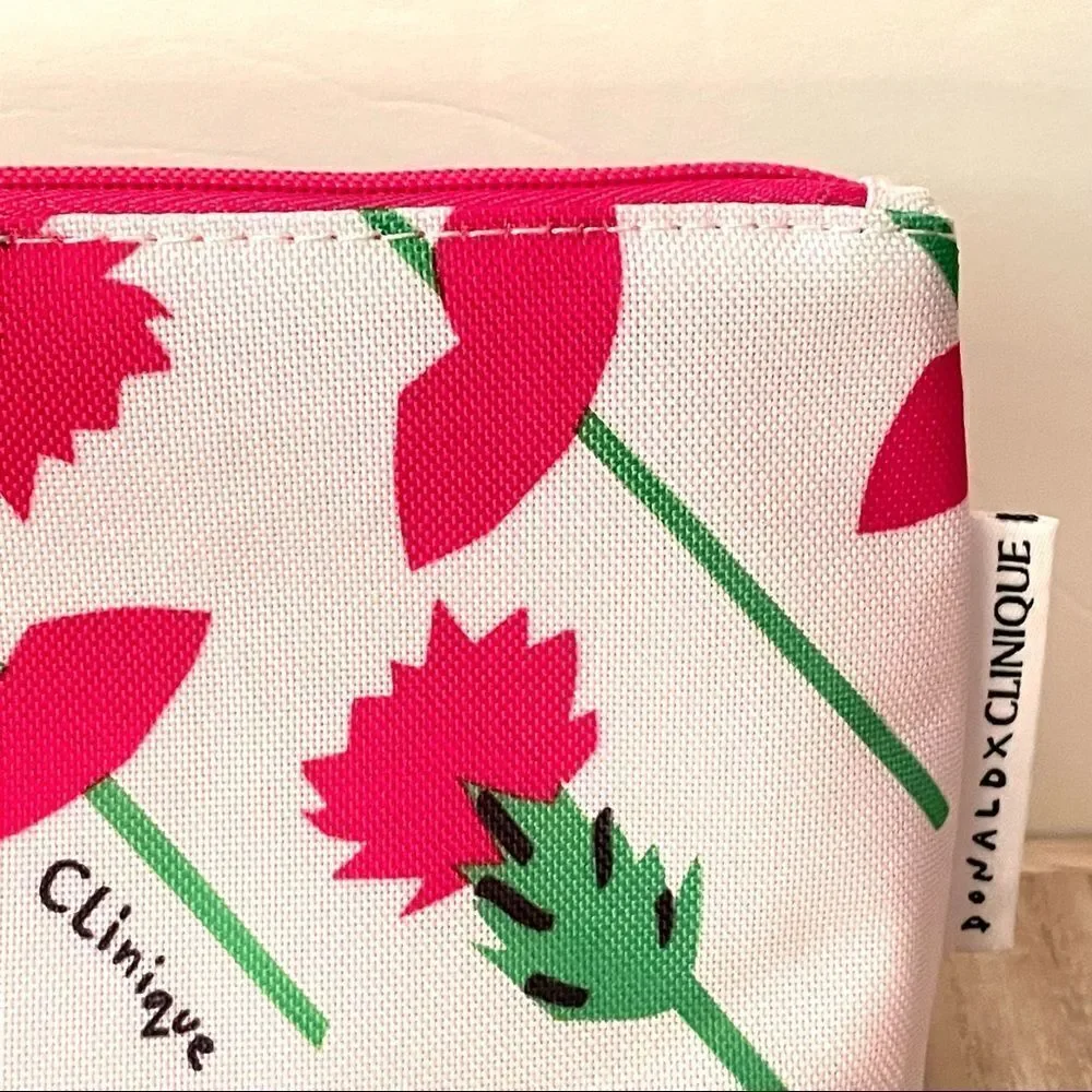 NWT Clinique 2 Pc Set of makeup bag & Dramatically different moisturizing lotion
